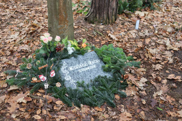 Grab Christel Epler auf dem Heidefriedhof Dresden N51°06'06.27" O13°42'31.26"